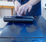 La Caserne , Blue Kid : Atelier de linogravure_Bédoin - © Blue Kid La Caserne , Blue Kid : Atelier de linogravure_Bédoin