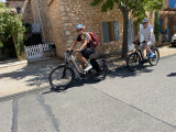 Circuit œnologique en vélo électrique au Mont Ventoux par Tip Top Bike_Bédoin - © Tip Top Bike Circuit œnologique en vélo électrique au Mont Ventoux par Tip Top Bike_Bédoin