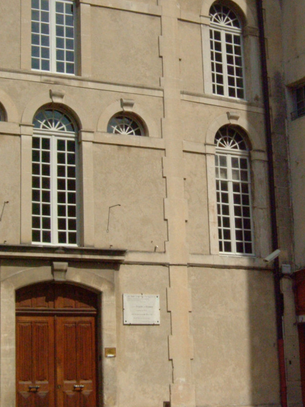facade synagogue