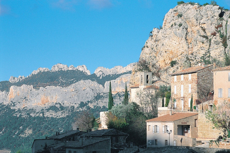 Intrigue dans les villages des Dentelles de Montmirail