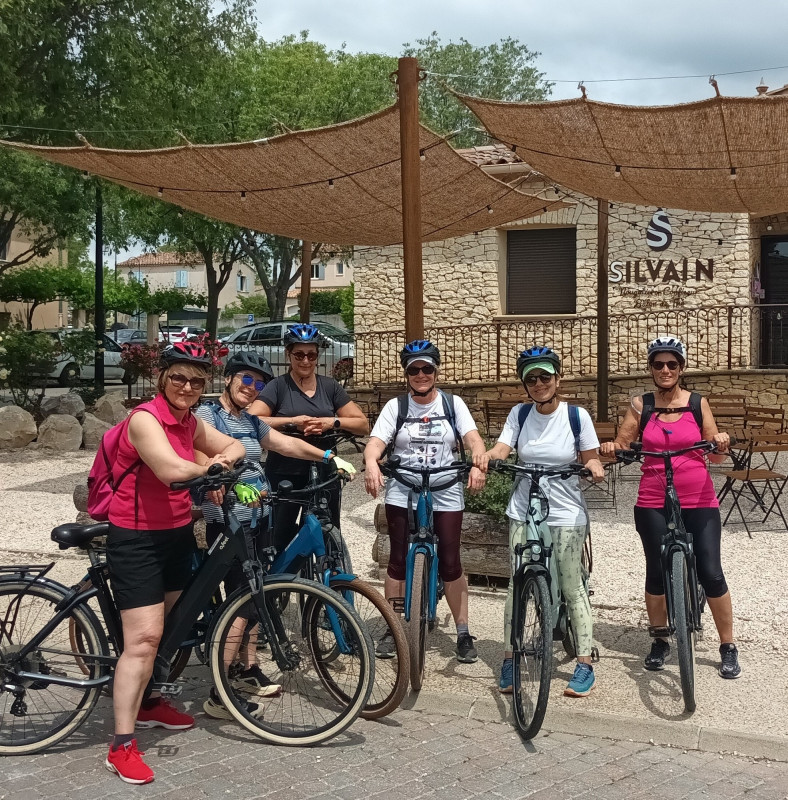 Balade-en-vélo-dans-les-Monts-de-Vaucluse-suivie-d'une-dégustation-de-confiseries-Saint-Didier-2024