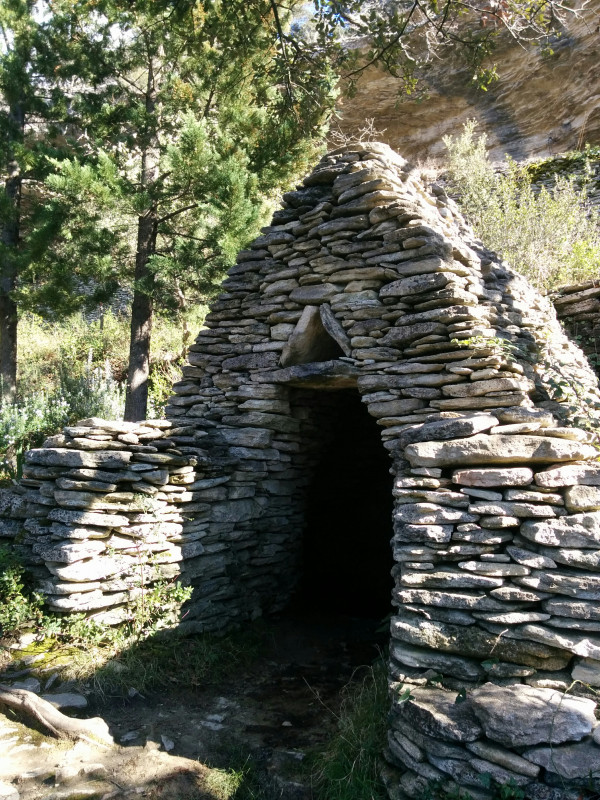 Randonner Malin : Escapade douce au cœur des massifs du Vaucluse_Mazan